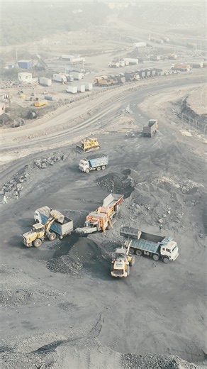 Loader Destroys Coal in Minutes #HeavyMachinery #Satisfying #Shorts
