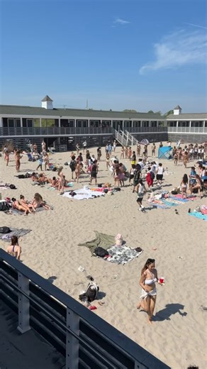 More teen violence.. Police confirm 3 teens were stabbed at Narragansett Town Beach in Rhode Island today as hundreds packed the beach and were captured on video physically fighting and causing mayhem. Police say all three had minor stab wounds and were taken to the hospital. Police called the scene “chaotic” and said several other fights broke out as hundreds were trying to leave the beach at the same time. This comes after massive “teen takeover” brawl at Chipotle in D.C. went viral involving 