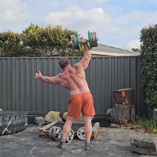 14K views · 528 reactions | The time poor dad gets his training in when he can. Big shoulder session today, decent meal, then get ready and off to work. I coach, I train, I compete and I get the work done. #powerlifter ##powerlifting #strongman #bodybuilder #bodybuilding #physique #strong #strength #garagegyminspiration #garagegym #functionalfitness #overheadpress | Garage Gym - Laird Ross | Facebook