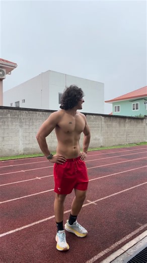 Abelardo on Instagram: "Intento #917383 de volverme runner 🏃🤣 está vez trate de darme boost de energía con @vitabee.oficial QUE OTRO HACK ME DAN PARA LLEVAR ESTA VIDA DE RUNNER?????? #runner #honduras #sps #miel"