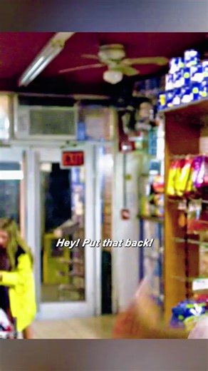 ya Allah tidak tega melihat beliau kehilangan rumahnya, amankanlah Lumajangku.. semoga segera selesai erupsi semeru.. #praylumajang #semeru #erupsisemeruhariiniv