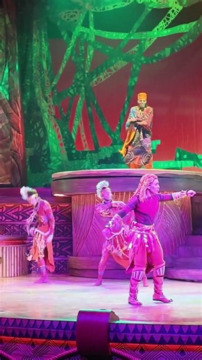 Hakuna Matata 🦁🎶 Le moment le plus fun du Roi Lion à Disneyland Paris 😍