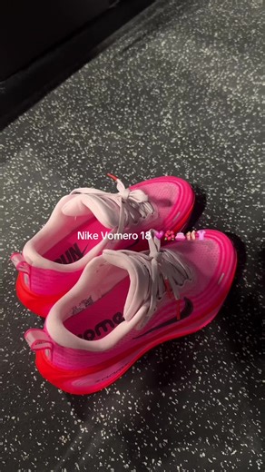 Stylish Nike Vomero 18 Running Shoes in Pink