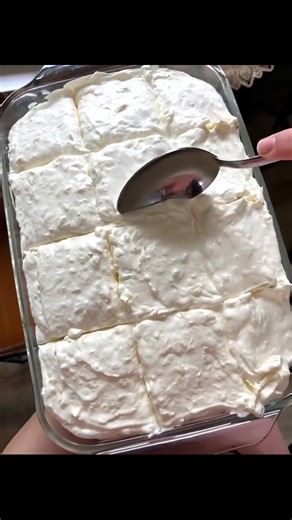 "I swear this cake was at every single party I went to as a child (I grew up in Georgia!), but I don't see it much now that I live in Pennsylvania. I'm going to bring this southern treat to my northerner friends because I know they'll go crazy for it!!!" Full recipe 👇💬 | Eat it or Go Hungry