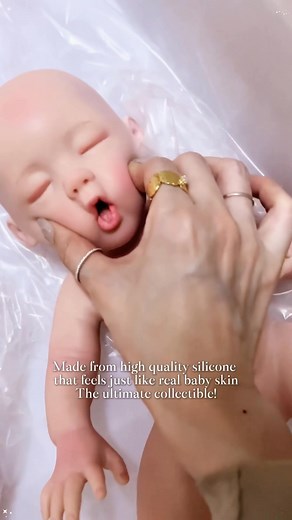 Buttery-Soft Silicone Reborn Baby Experience the incredible softness of our premium silicone material. So real, so cuddly! #reborndoll #siliconedoll #softsilicone #cuddlybaby #realistic | Sueban Reborn dolls
