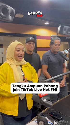 Makin menjadi jadi ek Chief @khairykj sekarang! 🤣 Haaaa tak percaya sangat tu real TikTok account Tengku Ampuan Pahang, Tunku Azizah, kan dah mendapat. Terus berdiri ek lepas dengar suara Tuanku 😂 Menjunjung kasih, Tuanku kerana sudi join TikTok Live Hot FM 💛💙 #HotFM #BekpesHot #YangHangatDanTerbaik #RadioNo1 #KJjadiDJ | Hot FM