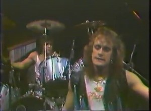 Heir Apparent "Dragon's Lair" - LiveTime TV 1985 This is a very rare tape of a live television appearance by Heir Apparent at Eastern Washington University in Cheney, WA on April 22, 1985. The band was taking a short break during the recording of the "Graceful Inheritance" album, with Tom Hall mixing the live sound for the show. Paul Davidson - vocals; Terry Gorle - guitar; Derek Peace - bass; Ray Schwartz - drums. And are the broken mirrors of your soul Dying for a lesson to be told? And will y