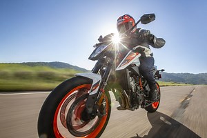 2020 KTM 890 Duke R First Ride Review