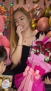 Sweet at nakaka kilig na 2nd monthsary surprise sa kanyang minamahal na girlfriend.😭🥰 Yung boyfriend na todo effort para sa kanilang 2nd monthsary kahit malayo ginawang special ang celebration, kasabay nito ang mga regalo na talagang nagpakilig sa kanyang girlfriend 🥰😍 Happy 2nd Monthsary Ms. YANA and MR. CHRISTIAN #surpriseprank #gifts #buhayOFW #OFW #Surprise #christmas #PaskongPinoy #SurpriseIdea #SurpriseGifts #love #Holidays #christmasgiftideas #prankvideo #prank #GiftIdeas #giftshop #B