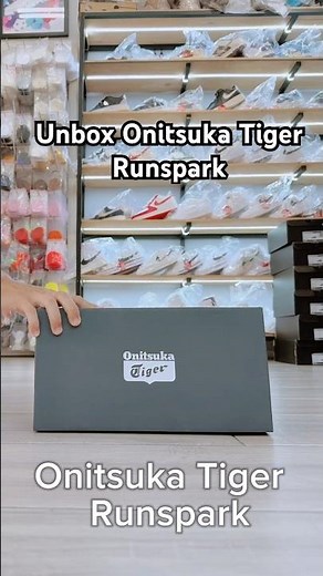 Review Giày Onitsuka Tiger Runspark 1183B480-105 by Trungsneaker #onitsukatiger #sneakers