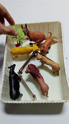 ASMR Miniature Diorama Setup 🦁 Satisfying Tapping Sounds