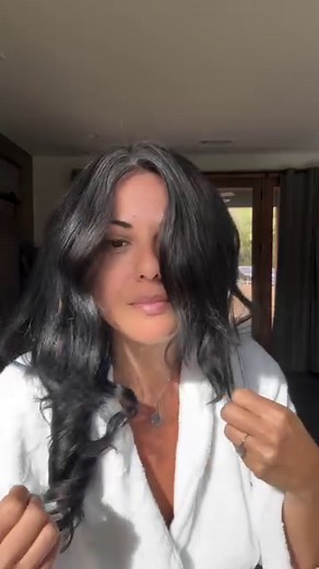 🖤Slowly Fading Black🩶 I gotta say, going from black to silver hair is a pretty dramatic change. In the beginning, the contrast and harsh line of demarcation can be the most challenging to accept. 🩶🖤✨ But instead of fearing or dreading the process, I think we should celebrate this incredible transformation! Let’s embrace the journey of transitioning to gray with love and acceptance through all the stages!!💕✨ Beauty comes in all shades, all colors, and all phases of life. Gray is just another