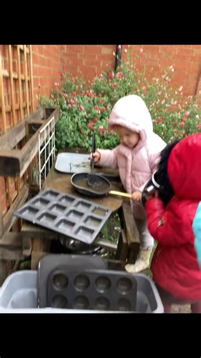 﫟  Mud Kitchen Creations ‍北 Our Hedgehogs have been busy mixing...