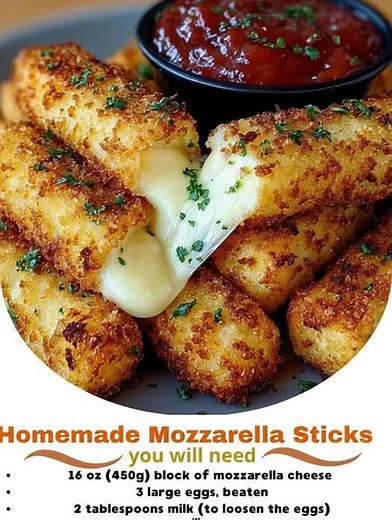 Crispy on the outside, irresistibly gooey on the inside—these homemade mozzarella sticks are even better than the restaurant version! ⭐ Ingredients 12 mozzarella cheese sticks 2 eggs, beaten 1 cup flour 1½ cups breadcrumbs (seasoned) 1 tsp garlic powder 1 tsp Italian seasoning Oil for frying 🔥 Instructions Freeze mozzarella sticks for 30–45 minutes. Coat each stick in flour. Dip in beaten eggs. Roll in breadcrumbs mixed with garlic powder & Italian seasoning. Repeat egg breadcrumbs (double coat