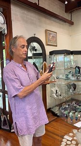 With its bands of purples, greens, and blues, Fluorite is a favourite for anyone drawn to colour. It’s often linked with clearer thinking and staying organised - but everyone connects with it differently. What’s your favourite thing about Fluorite? 🌈 | Crystal Castle