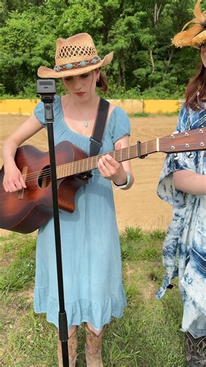 Out by the racetrack again with Sweet Sally 🎻 Recorded using Audigo Labs wireless microphone and iPhone app 🎙️ #delfest2024 #delyeah #sweetsally #audigo | DelFest