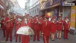 24K views · 382 reactions | Zvanično se zovu Duvački/Puhački orkestar Travnik, a u raji Limena glazba ili Pleh glazba Travnik. Oduševili su Sarajlije i mnogobrojne goste Sarajevo Film Festivala, a kakvi bi to Travničani bili da u centru Sarajeva nisu odsvirali ovu pjesmu. Video nam je ustupio naš Salih Gegić: | Travnicki.INFO | Facebook