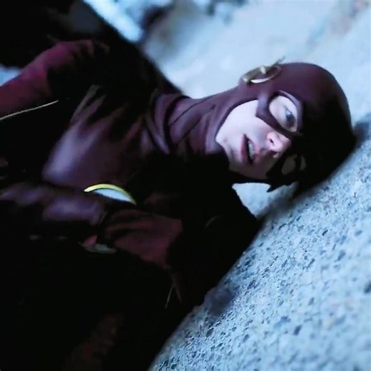 Barry gets knocked out by Mirror Master #theflash #barryallen #shorts