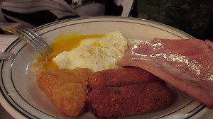 229K views · 2.2K reactions | Cuban breakfast at La Carreta in Miami! Abuelamami.com Does your business want a video? Email us: oye@abuelamami.com | Abuela Mami | Facebook