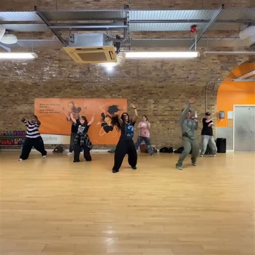 Last night’s CORTIS - Fashion kpop dance class! Instructor: Samradnyee @sam.radnyee 📍: @dgcdanceuk London | DGC Dance