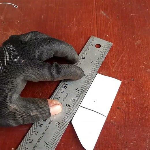 very few people know, the secret of the welder cuts round pipe 90 degrees in three directions