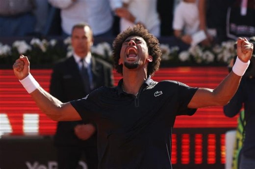 Arthur Fils après avoir remporté l'ATP 500 de Barcelone : « Ça a été huit mois difficiles, on a fait un boulot de dingue »