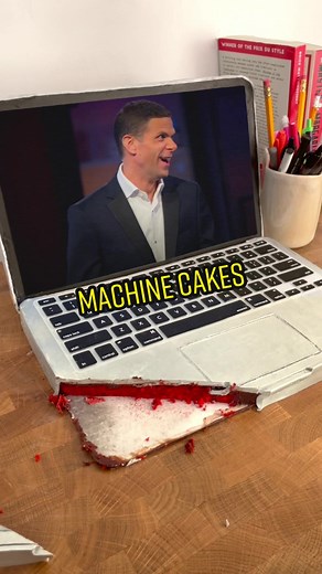 Innovative Machine-Inspired Cakes for Tech Enthusiasts