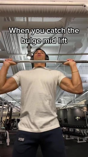 Spotting the Famous Grey Sweatpants Bulge at the Gym