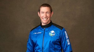 Pilot who flew with William Shatner to space killed in plane crash