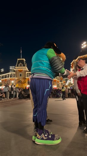 711 reactions · 43 shares | Goofy does the Perfect Cast at Disneyland. This was so cool to see right before the parade. #disneyland #disney #royalhall #princess #disneyprincess #goofy #rapunzel #cinderella #themepark #entertainment #meetandgreet #mickeymouse #disneyparks #characters #halloween | Villain_Online | Facebook