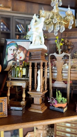 I got my mini gallery goin’ on… #obsessed with tiny art, portraiture, pottery and statuary and more treasures jn small scale. Oh…and the little decorative columns and ornate easels to display stuff on. #miniac #aintyourgrandmasdollhouse #dollhouse #miniature #art #decorativeart #tinyart #findthejoyinminiatures #itsoktoplay | D. Thomas Miniatures