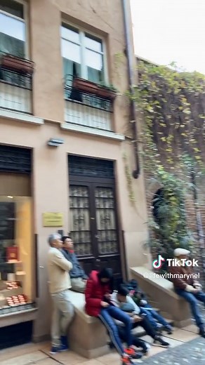 This is the famous Juliet’s balcony located in Verona, Italy 🇮🇹