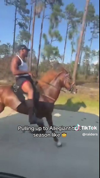 Not his first rodeo 🤠 #zamirwhite #raiders #horses