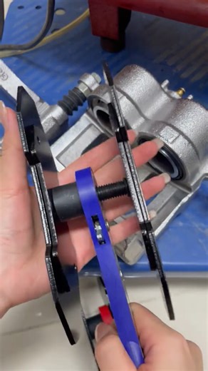 🚗Brake Job Alert!🔧Tired of uneven caliper installation?Learn the secret to pushing back your calipers like a pro! | Resortance-so12