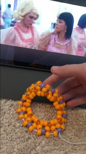 Making a rotating carousel Kandi cuff#k-12#kandikid #kandicuff #kandi