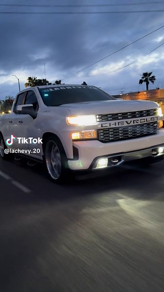 #chevy #chevytrucks #silverado #droppedtrucks #droppedtruckcartel #dropped #low #loweredtrucks #trucksofinstagram #trucksoftiktok #viral #viralvideo #viraltiktok #belicones😈📿☘️ #cumbionloco #cumbia #truckinaround #aztrucks #trendy #mexicantiktok #mexico🇲🇽 #guerreros #michoacan #orangecountycalifornia