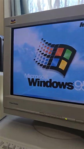 Pentium pushing Windows 95 💿