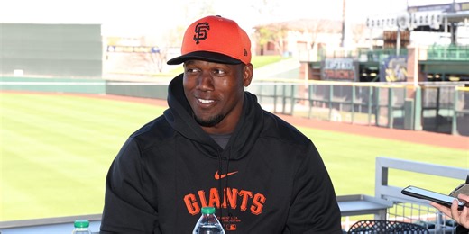 Giants boost lineup, sign Soler to 3-year deal