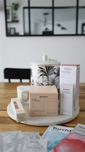 Céline | Activités & Restos à Paris on Instagram: "Tu cherches une box skincare adaptée à tous les types de peau ? GLOW EAST 🧖🏻‍♀️ Box skincare asiatique ✨ Produits sélectionnés avec soin, adaptés à tous les types de peau 🧴 En ce moment, c’est la box Collagen Cure : une sélection 100% coréenne, axée sur le collagène, l’hydratation et la régénération de la peau 🎁 Cadeau idéal à offrir 💻 À commander en ligne sur leur site 🚚 Livraison express sur les commandes de fin d’année et possibilité de