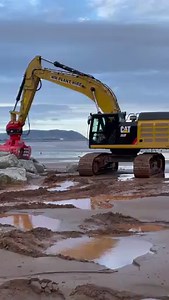 WM Plant Hire's Cat 352F with Rotar grab and Miller Coupler working on a sea defence project near Minehead U.K. | Awesome Earthmovers