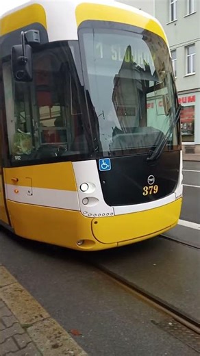 Tramvaje Plzeň Pragimex EVO2 číslo 379 na lince 1 natočeno 26.11.2025 Mikulášské náměstí Plzeň 2