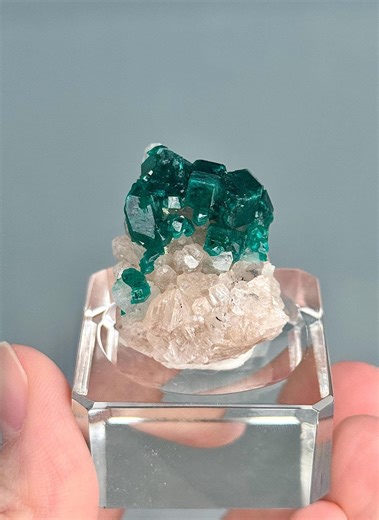 Emerald Green Dioptase on White Calcite From Congo, Dioptase Mineral Crystal, Perky Box Specimen - Etsy
