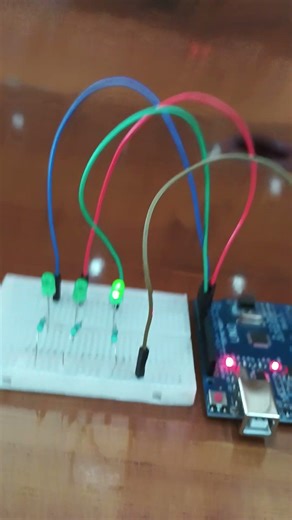 Blinking LED with Arduino UNO #shorts