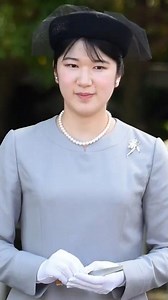 [Empathy for diversity] Applause in sign language shows support and understanding, and the signif...