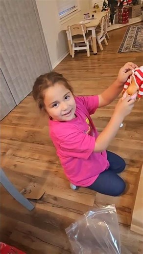 Larissa Shows Her New Barbie During The Live 😭😂