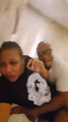 Amebo_Loversgist on Instagram: "Abeg, wetin dis oga dey do?😏🤣🤣🤣"