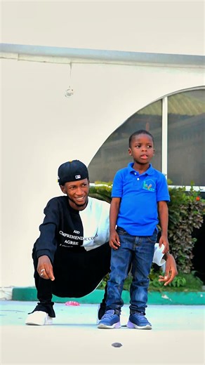 Hercly and Donn Dodo vibe Chaque mouvement compte#viralvideos #views #faitemoipercer @Féfé fenomène Fenomenal