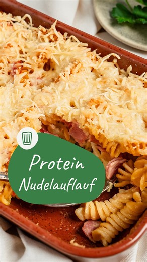 Chefkoch on Instagram: "Lieblingsnudelauflauf – but make it High Protein! 😍🙌 In dieser neuen Serie zeigen wir euch, wie schnell und einfach ihr eure liebsten Chefkoch Rezepte in eine proteinreiche und kalorienärmere Version umwandeln könnt. Und ganz wichtig: Ohne Verzicht! 💪 Was ist euer Lieblingsrezept, das ihr gerne als cleanere Alternative hättet? Schreibt es uns in die Kommentare! 🥰 Zutaten für 2 Portionen: 250 g Protein-Fusilli 200 ml Cremefine 7% 200 ml Wasser 1 EL Gemüsebrühepulver 10
