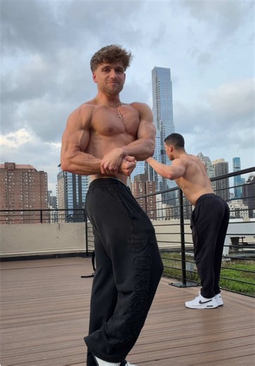 Bro so unserious 😭@LukeElsman #fyp #foryou #fitness #viral | luke lesnar