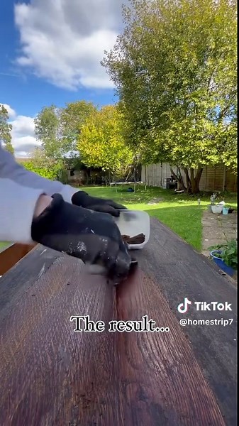 We love a customer review, and when the glide of the scraper is so smooth, we can’t help but feel satisfaction! HomeStrip Paint and Varnish remover makes paint removal effortless, making up-cycling a breeze in this case. #paintstripper #paintremover #upcyclingfurniture #upcyclingproject #customerreviews #ecofriendlyhomedecor #ecofriendlyproducts